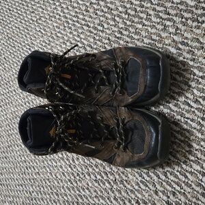 Men's hiking boots size 10